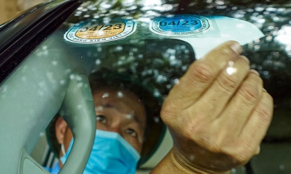 Sẽ không còn phải dán tem nộp phí sử dụng đường bộ trên ôtô?